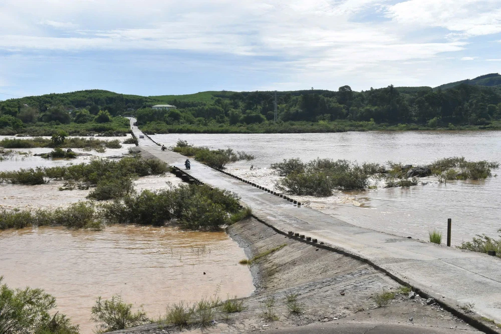 Quảng Ngãi đề xuất 350 tỉ đồng xây cầu mới thay cầu tràn Thạch Nham xuống cấp