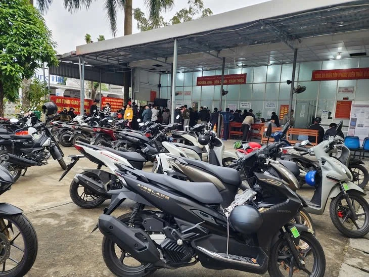 Sau sáp nhập, người dân Quảng Ngãi dùng biển số xe 76 hay 82?