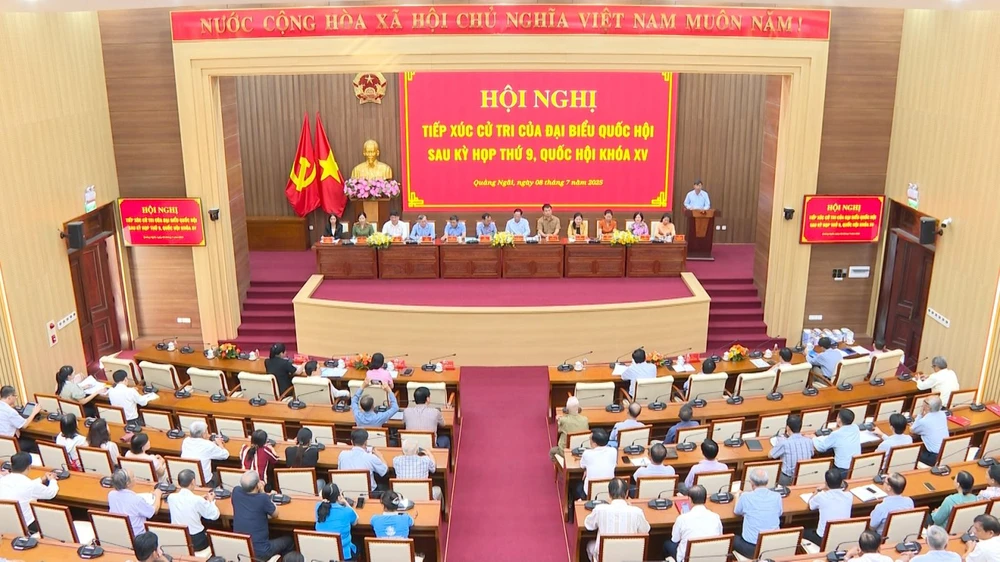 Phó Chủ tịch Quốc hội Trần Quang Phương tiếp xúc cử tri tỉnh Quảng Ngãi