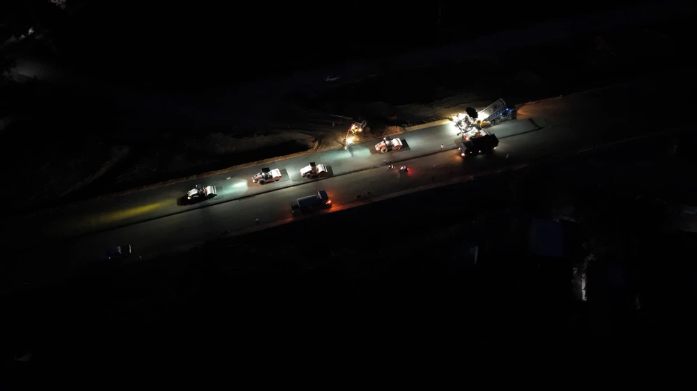 Xuyên đêm trên công trường cao tốc Bắc Nam đoạn qua Quảng Ngãi