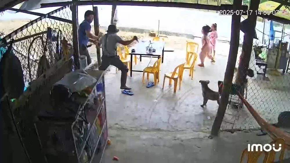 Quảng Ngãi: Đang trông quán nước thì bị người lạ xông vào đâm trọng thương