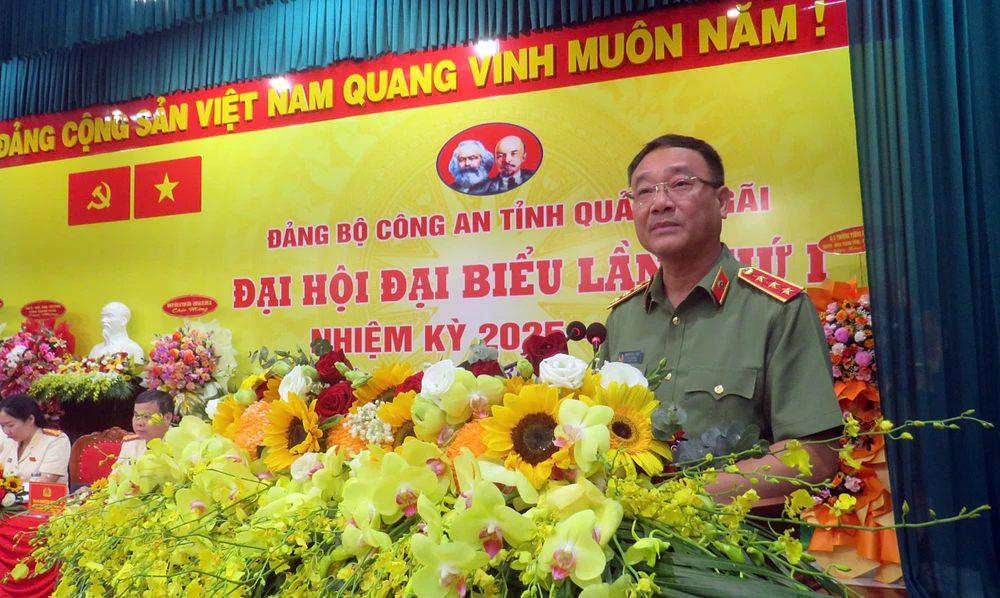 thuong-tuong-pham-the-tung-du-dai-hoi-dang-bo-cong-an-tinh-quang-ngai4.jpg