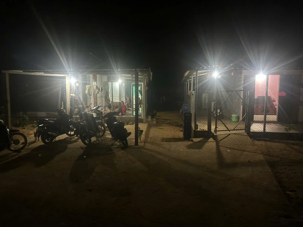 Điện đã về với 30 hộ dân mỏi mòn ‘chờ điện’ ở Quảng Ngãi