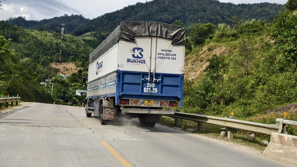 ac-mong-cua-tai-xe-tren-deo-lo-xo (8).jpg