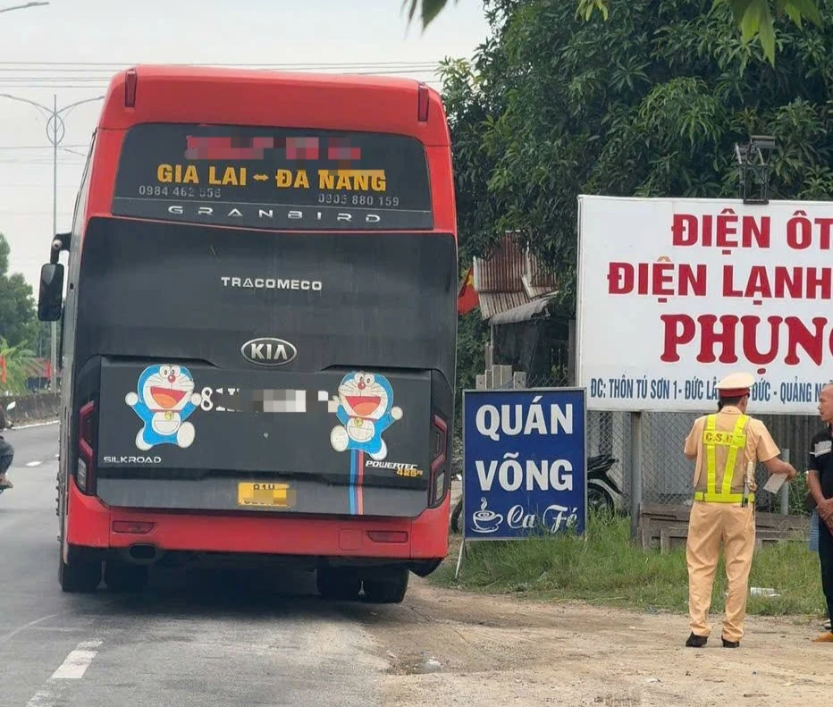 Cục trưởng Cục CSGT 'bắn tin' xe khách chở quá tải, CSGT Quảng Ngãi kiểm tra, xử phạt 30 triệu đồng.