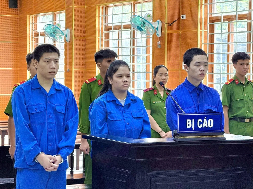 Ba người Trung Quốc lĩnh tổng cộng 43 năm tù vì sát hại tài xế taxi