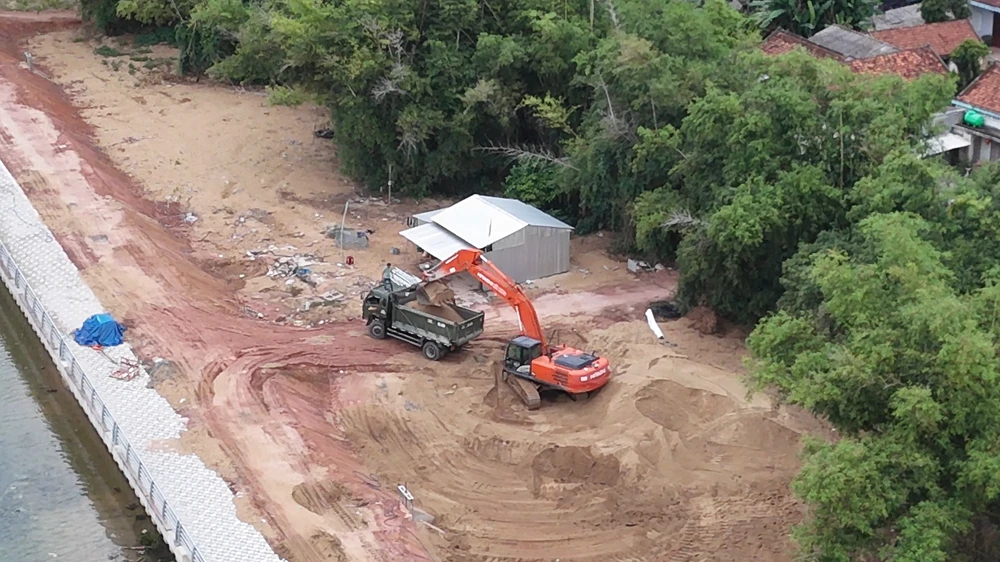 Công an tỉnh Quảng Ngãi vào cuộc vụ tuồn cát công trình bờ kè ra ngoài bán