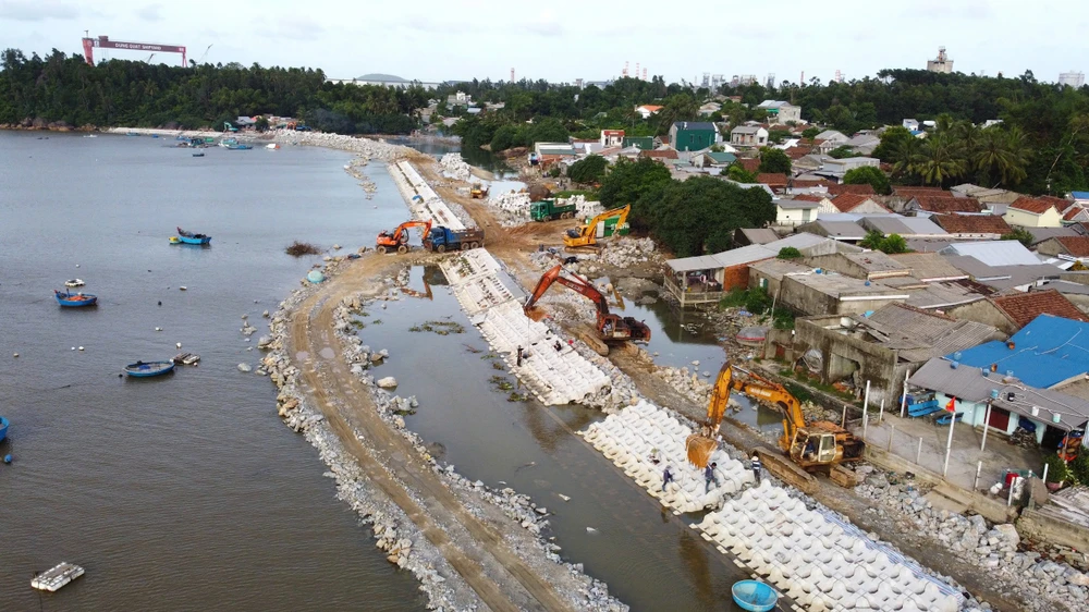 tang-toc-hai-du-an-chong-sat-lo-bo-bien-khan-o-quang-ngai (11).jpg