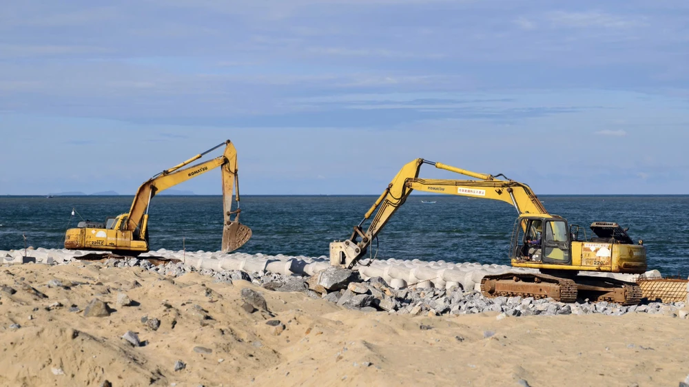 tang-toc-hai-du-an-chong-sat-lo-bo-bien-khan-o-quang-ngai (2).jpg