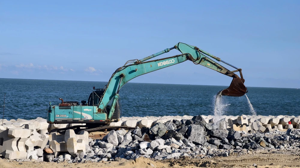 tang-toc-hai-du-an-chong-sat-lo-bo-bien-khan-o-quang-ngai (4).jpg