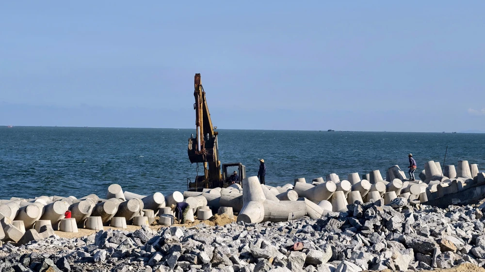 tang-toc-hai-du-an-chong-sat-lo-bo-bien-khan-o-quang-ngai (5).jpg