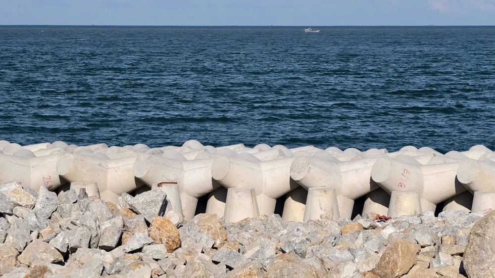 tang-toc-hai-du-an-chong-sat-lo-bo-bien-khan-o-quang-ngai (6).jpg