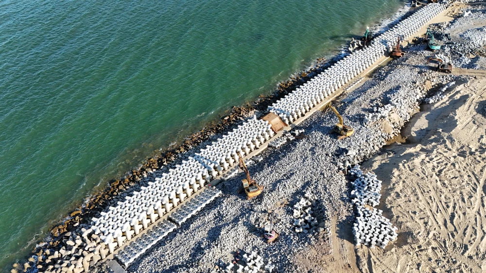 tang-toc-hai-du-an-chong-sat-lo-bo-bien-khan-o-quang-ngai (8).jpg