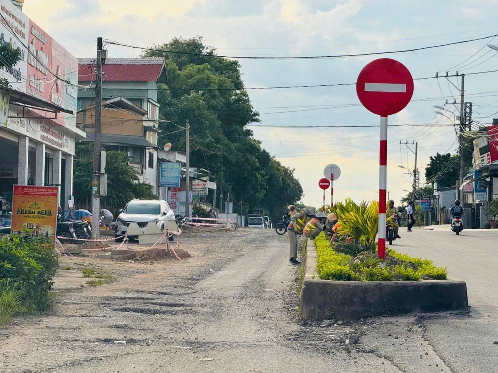 5-nam-doi-mot-doan-duong-2-7km-nguoi-dan-chan-khong-muon-noi (10).jpg