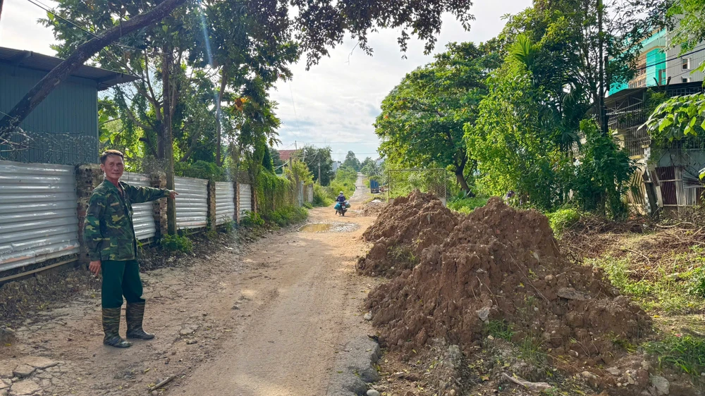 5-nam-doi-mot-doan-duong-2-7km-nguoi-dan-chan-khong-muon-noi (14).jpg