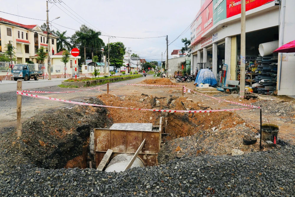 5-nam-doi-mot-doan-duong-2-7km-nguoi-dan-chan-khong-muon-noi (5).jpg