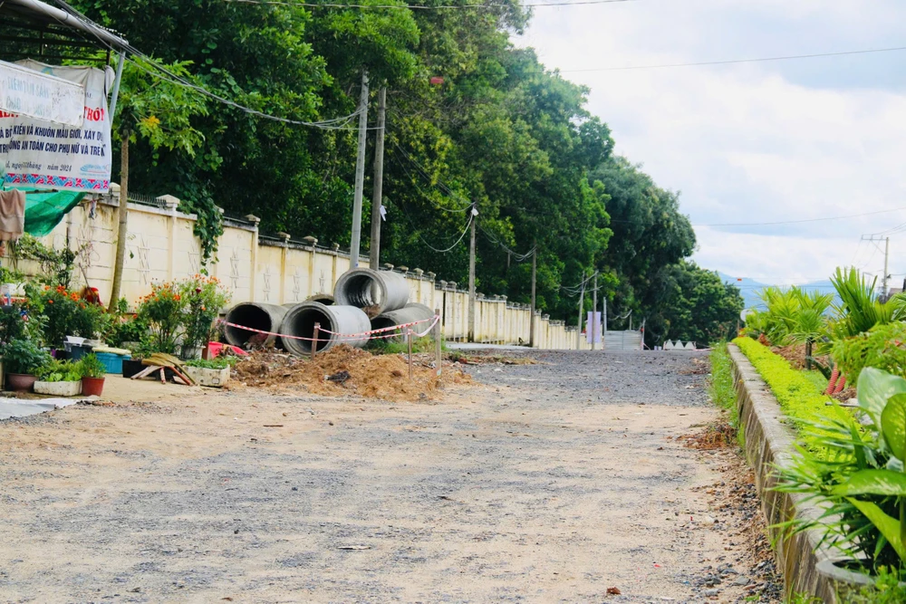 5-nam-doi-mot-doan-duong-2-7km-nguoi-dan-chan-khong-muon-noi (6).jpg