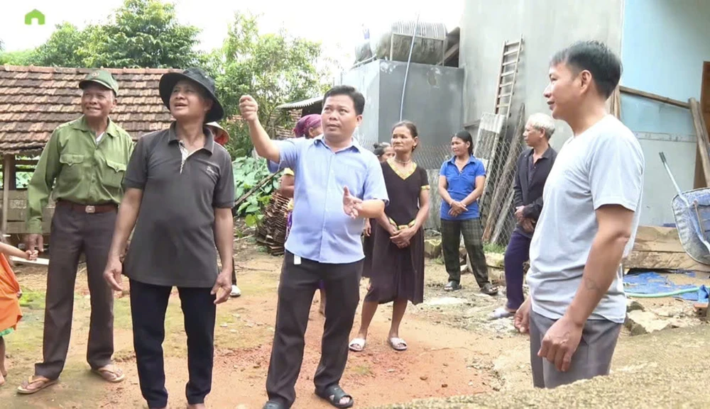 nui-go-oat-nut-toac-de-doa-61-ho-dan-duoi-chan-nui (3).jpg