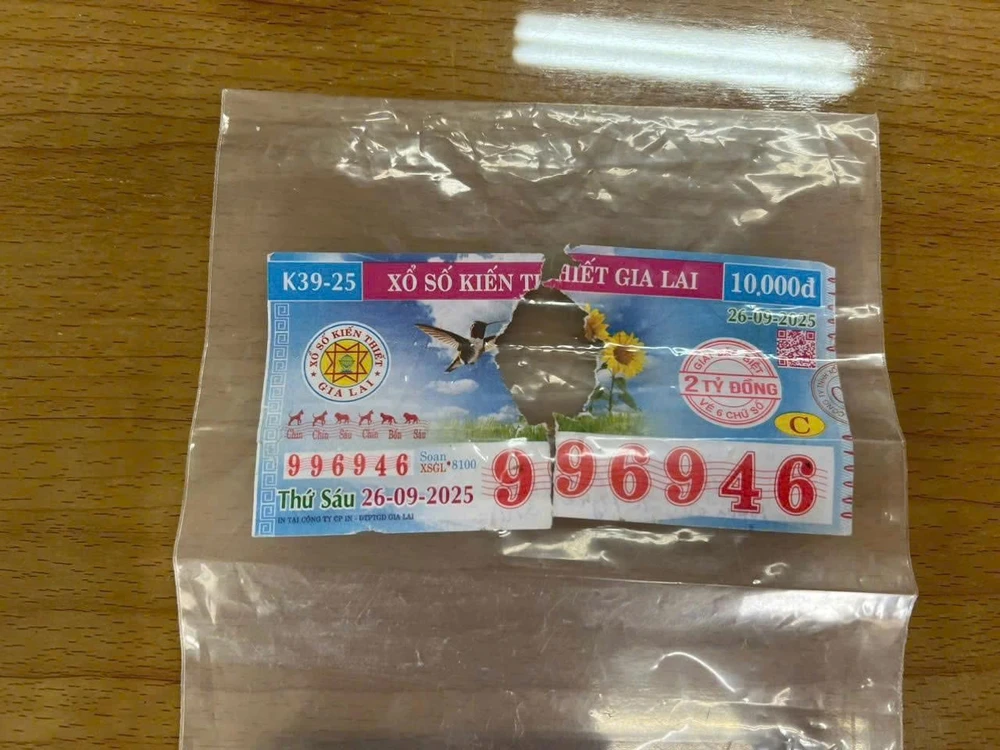 Vụ tờ vé số trúng 2 tỉ bị rách: Công an Quảng Ngãi giám định thế nào?