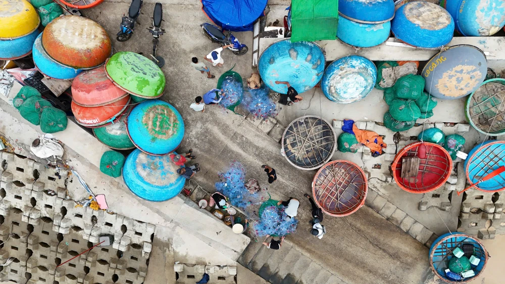 Xem cảnh ngư dân Quảng Ngãi ‘cưỡi sóng’, ra khơi mùa biển động