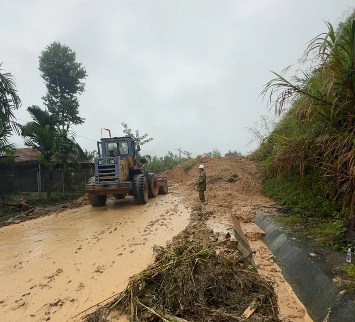 duong-ho-chi-minh-va-truong-son-dong-tan-tac-sau-mua-lon-nhieu-doan-bi-xoa-so (2).png