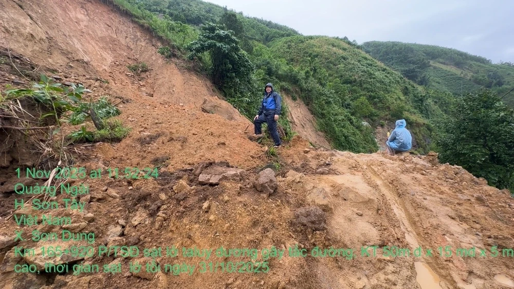 duong-ho-chi-minh-va-truong-son-dong-tan-tac-sau-mua-lon-nhieu-doan-bi-xoa-so (6).png