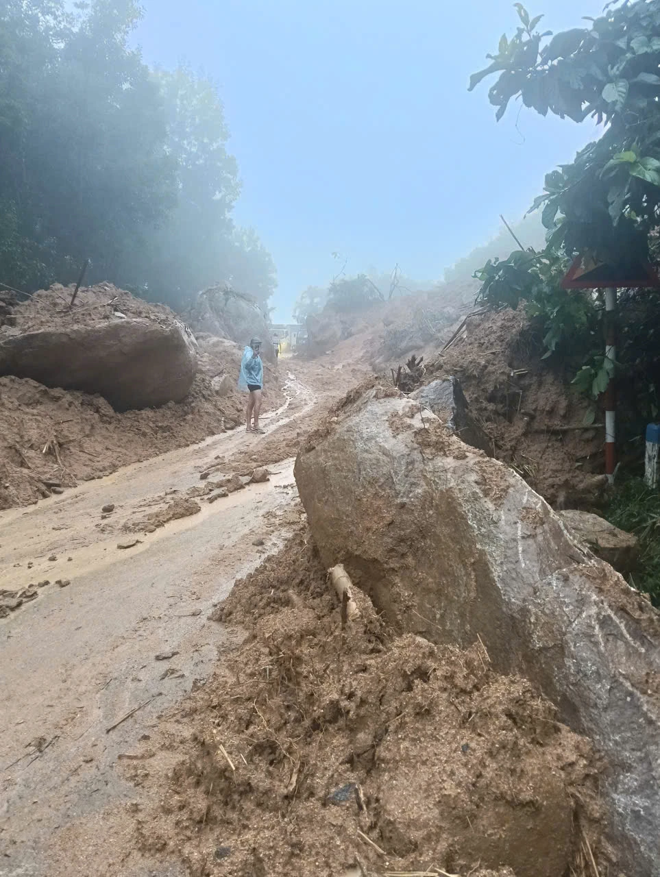 quang-ngai-mua-lon-tro-lai-nguy-co-tiep-tuc-sat-lo-lu-chong-lu- (7).jpg