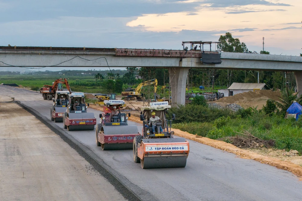 cao-toc-quang-ngai-hoai-nhon-san-sang-thong-xe-vao-cuoi-2025-3.jpg