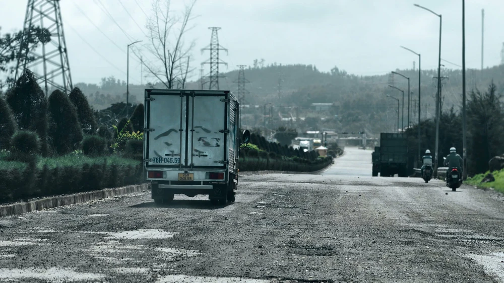 duong-huyet-mach-trong-khu-kinh-te-dung-quat-nat-bet-o-ga-hon-loan-nhu-me-tran- (1).jpg