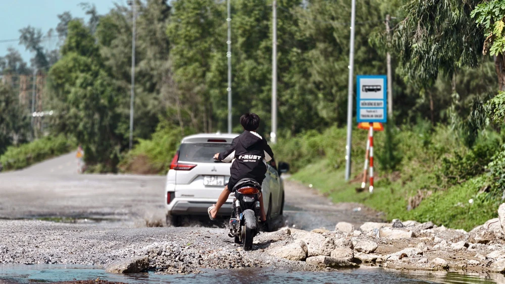 duong-huyet-mach-trong-khu-kinh-te-dung-quat-nat-bet-o-ga-hon-loan-nhu-me-tran- (22).jpg