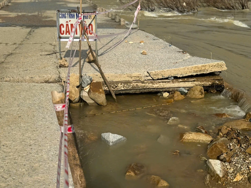 cau-tran-thach-nham-bi-lu-danh-sap-nguoi-dan-vat-va-di-vong-hang-chuc-cay-so (2).jpg