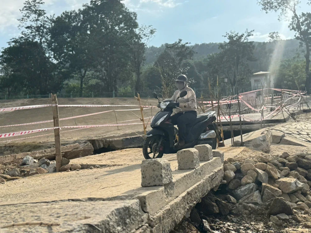 cau-tran-thach-nham-bi-lu-danh-sap-nguoi-dan-vat-va-di-vong-hang-chuc-cay-so (8).jpg