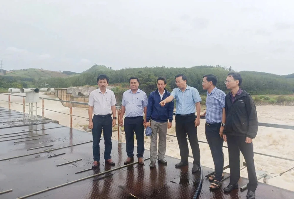 7-nam-mat-ruong-canh-tac-vi-thuy-dien-tich-nuoc-14-ho-duoc-de-xuat-den-bu-hon-37-trieu (1).jpg