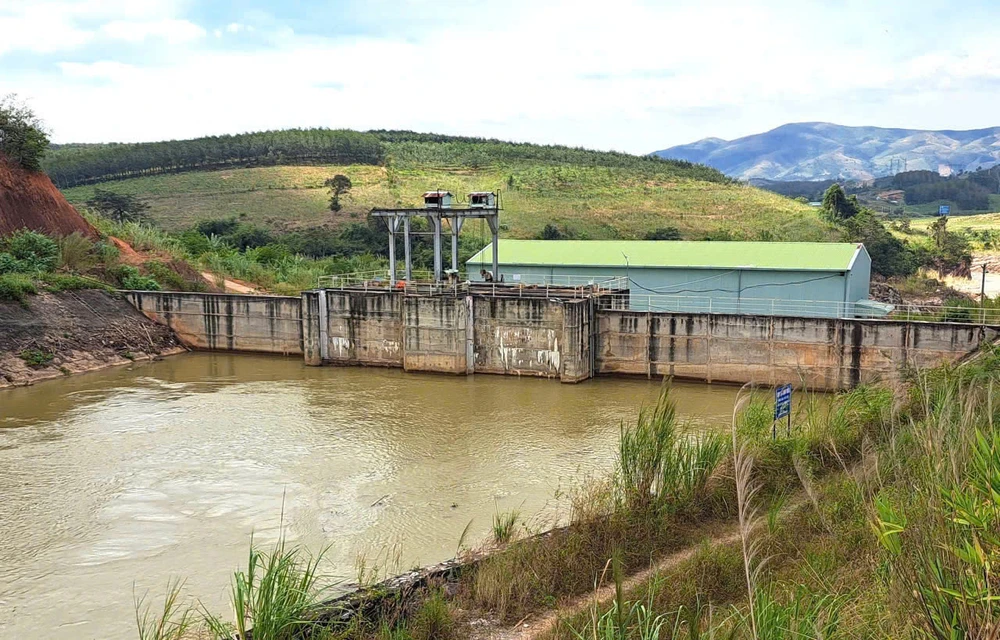 7-nam-mat-ruong-canh-tac-vi-thuy-dien-tich-nuoc-14-ho-duoc-de-xuat-den-bu-hon-37-trieu (3).jpg