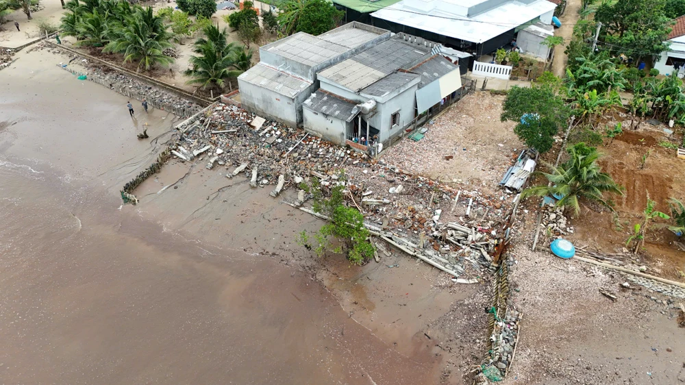 song-bien-doa-nuot-nha-cua-30-ho-o-quang-ngai-chinh-quyen-de-xuat-xay-ke-khan-chua-tai-dinh-cu (2).jpg