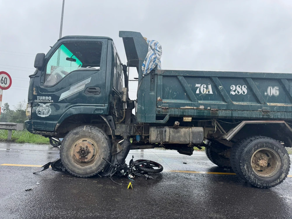 tai-nan-lien-hoan-o-duong-dan-cao-toc-vi-vuot-den-do-2-nguoi-thuong-vong (1).jpg