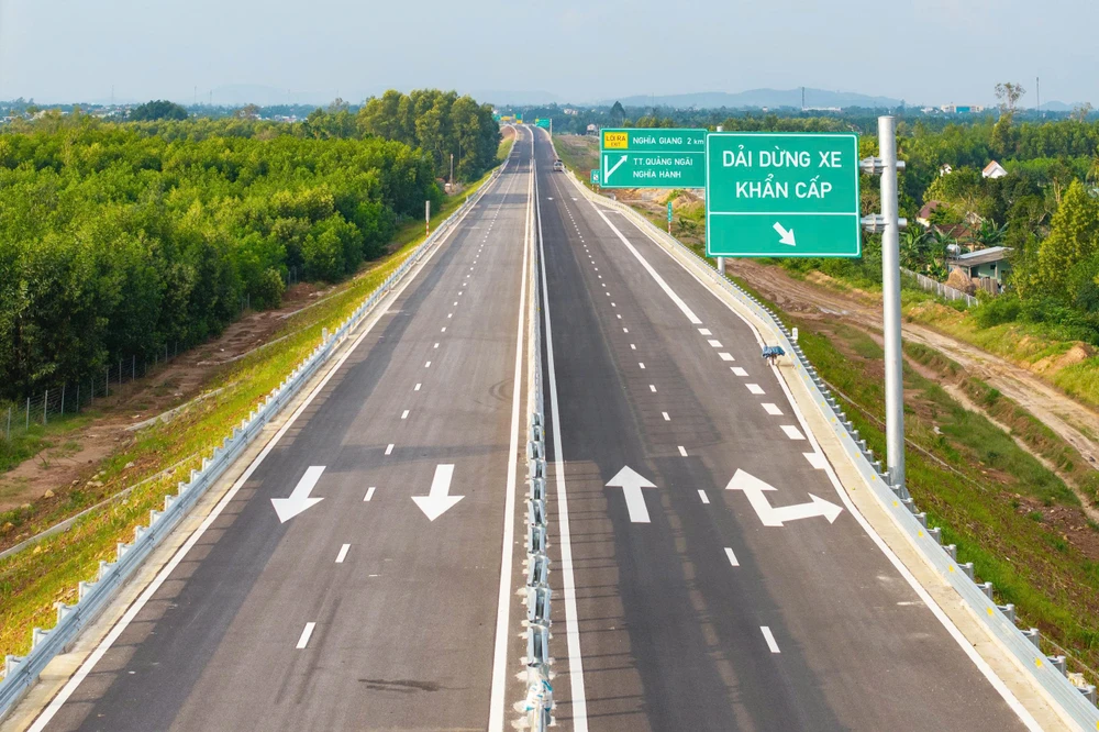 can-canh-cao-toc-quang-ngai-hoai-nhon-truoc-ngay-thong-xe- (10).jpg