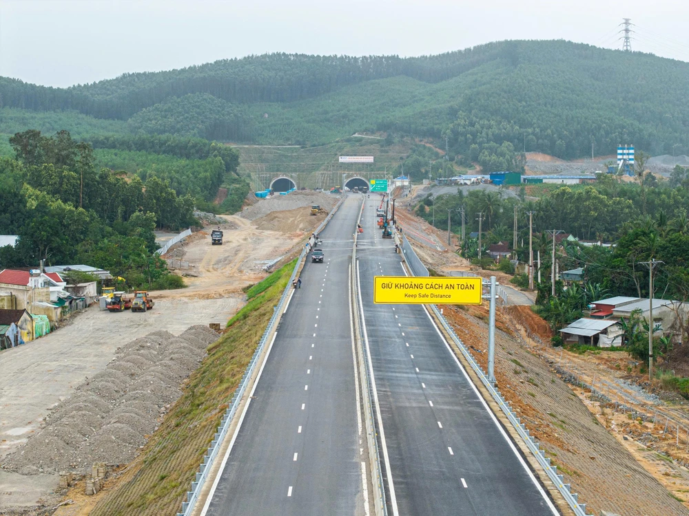 can-canh-cao-toc-quang-ngai-hoai-nhon-truoc-ngay-thong-xe- (4).jpg