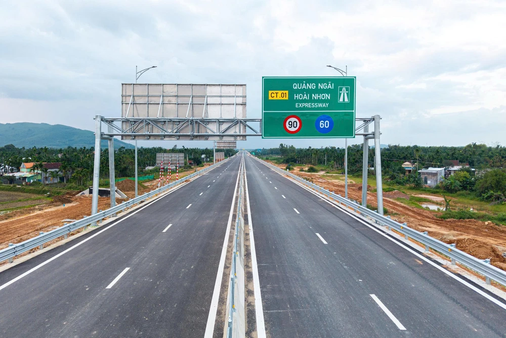 can-canh-cao-toc-quang-ngai-hoai-nhon-truoc-ngay-thong-xe- (8).jpg