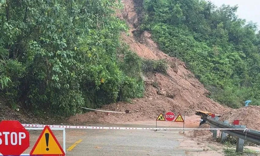 hon-450-diem-sat-lo-bua-vay-ha-tang-giao-thong-quang-ngai- (1).jpg