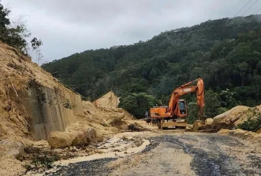 hon-450-diem-sat-lo-bua-vay-ha-tang-giao-thong-quang-ngai- (4).jpg