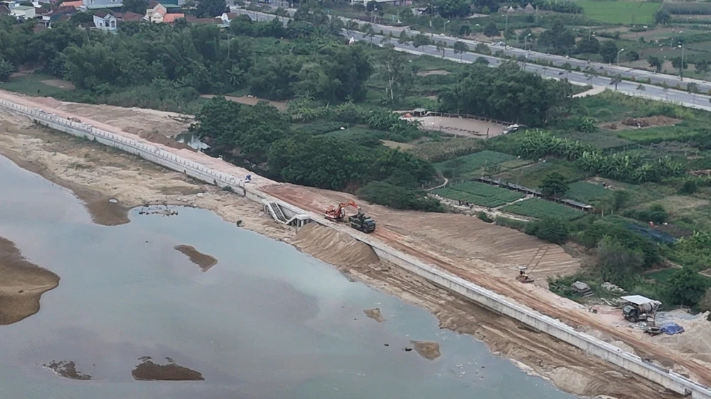 vu-tuong-cat-cong-trinh-ke-o-quang-ngai-ra-ngoai-xa-bao-xe-cho-xa-ban-cong-an-xac-dinh-khai-thac-cat-trai-phep (8).jpg