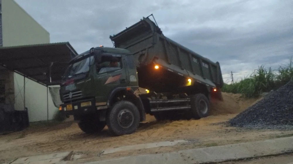 nhieu-mau-thuan-lon-trong-vu-cho-cat-cong-trinh-bo-ke-o-quang-ngai-ra-ngoai (1).jpg