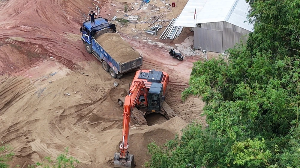 nhieu-mau-thuan-lon-trong-vu-cho-cat-cong-trinh-bo-ke-o-quang-ngai-ra-ngoai (5).jpg