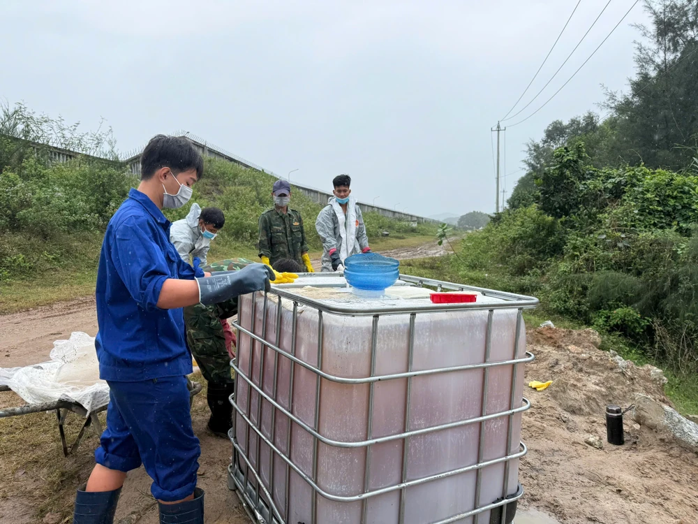 chum-anh-khan-truong-khac-phuc-su-co-tran-dau-tai-quang-ngai (2).jpg