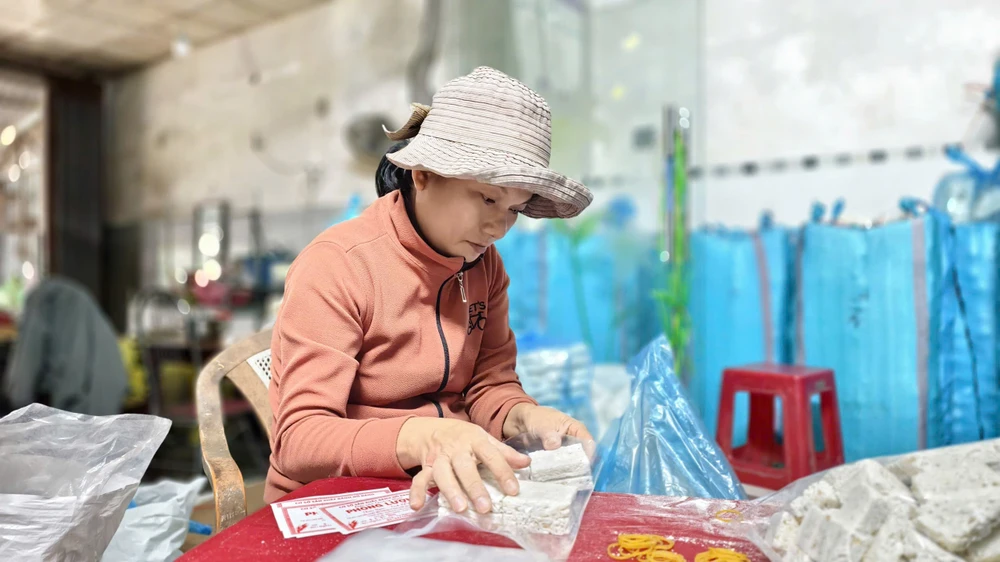 co-mot-thu-banh-o-quang-ngai-can-tet-phai-lam-gap-ba-moi-kip-ban- (13).jpg