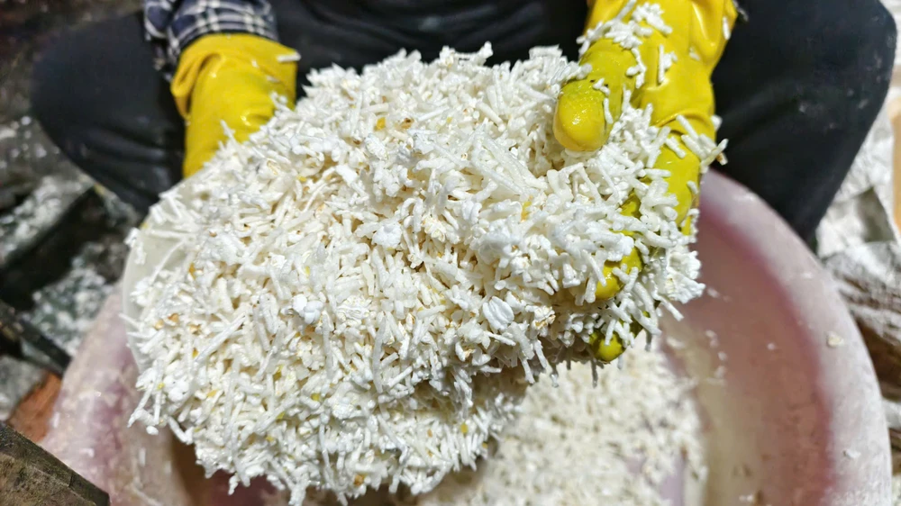 co-mot-thu-banh-o-quang-ngai-can-tet-phai-lam-gap-ba-moi-kip-ban- (2).jpg