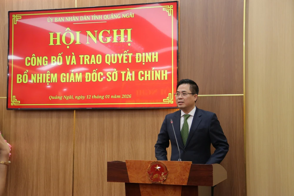 httpsplo.vnquang-ngai-cong-bo-quyet-dinh-ve-bo-nhiem-can-bo-post0 (2).jpg