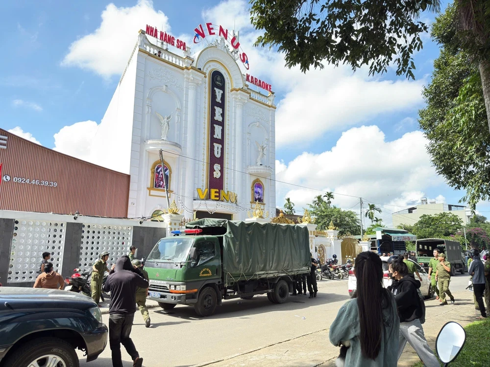 79-nguoi-duong-tinh-ma-tuy-trong-vu-karaoke-venus-o-quang-ngai-khoi-to-35-nguoi-post0html1-5837-1132.jpg