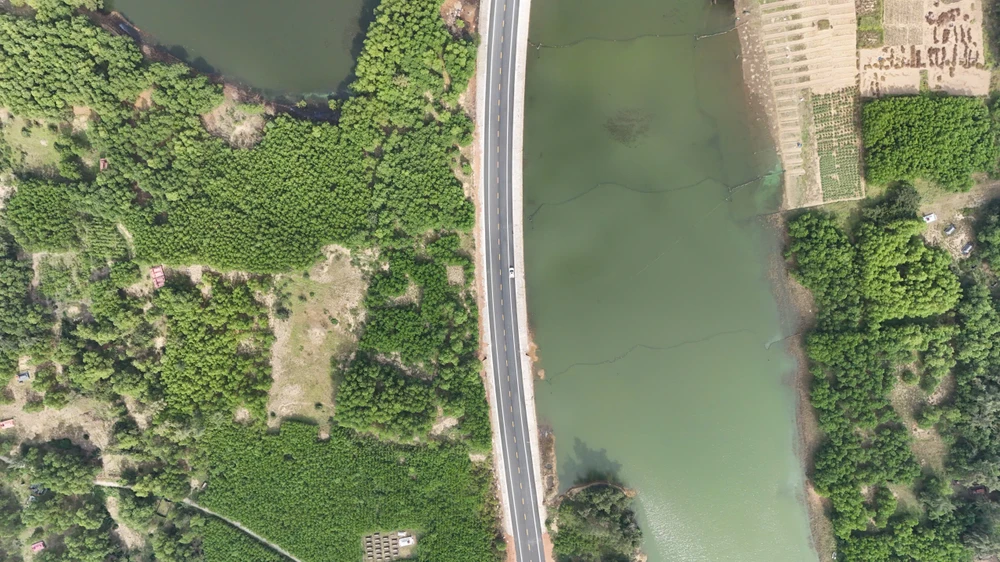 can-canh-duong-ven-bien-152-ti-dong-dep-nhat-quang-ngai- (1).jpg